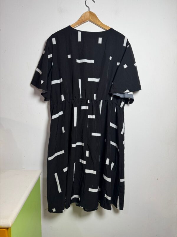 Vestido preto e branco - Shein - 4XL - Image 2