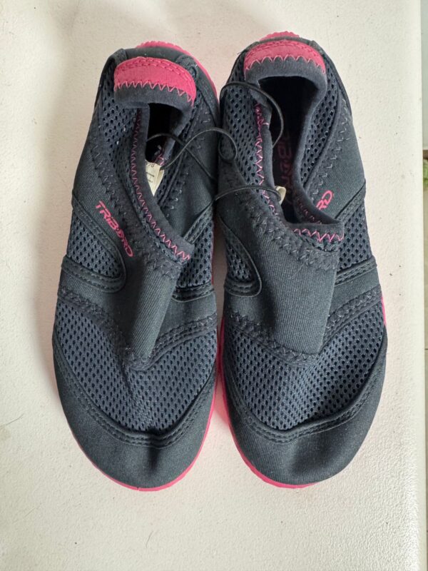 Sapatos aquáticos preto e rosa - Tribord - tam 31 - Image 2