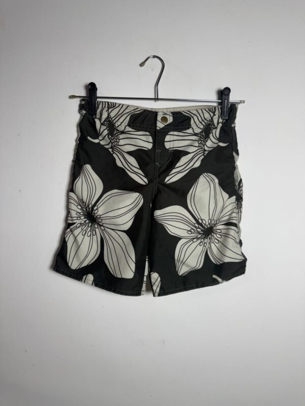 Bermuda estampada flores preto e branca - Mercado Infantil - tam 3 / 4