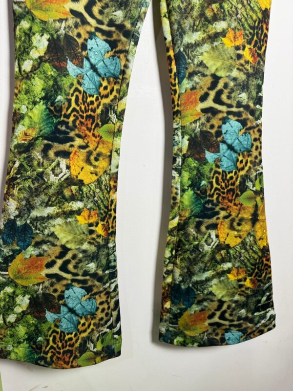 Calça estampada animal print e folhas - Lily Belle - tam 38 - Image 3