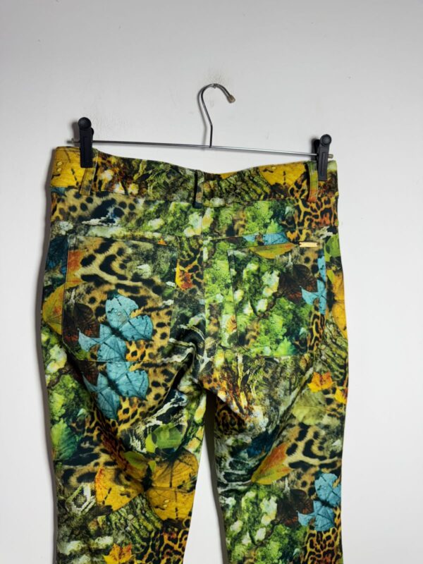 Calça estampada animal print e folhas - Lily Belle - tam 38 - Image 5