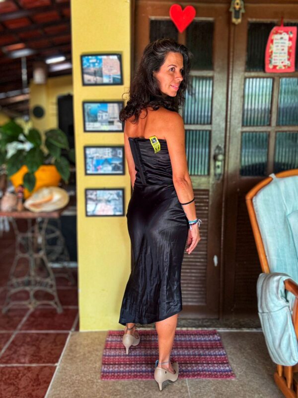 Conjunto preto com top e saia com detalhes - Caos - tam U - Image 2