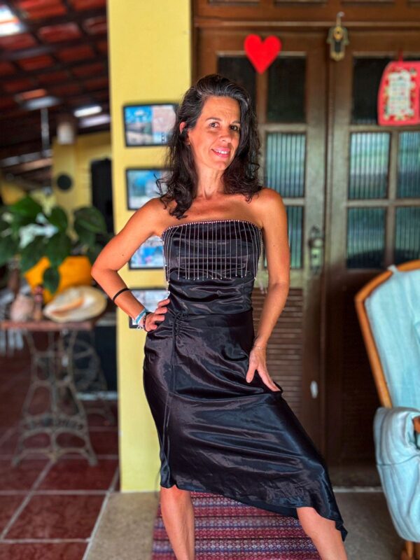Conjunto preto com top e saia com detalhes - Caos - tam U - Image 5