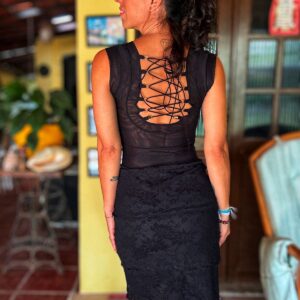 Vestido de renda preto com destalhe dourado – Paula Melo – tam M