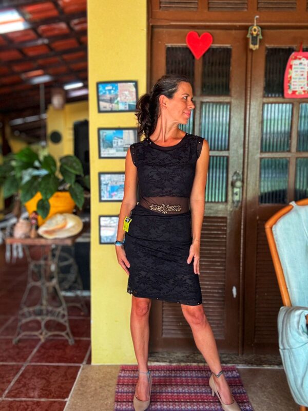 Vestido de renda preto com destalhe dourado - Paula Melo - tam M - Image 5
