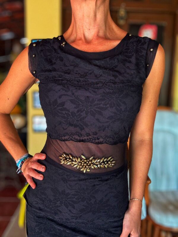 Vestido de renda preto com destalhe dourado - Paula Melo - tam M - Image 3