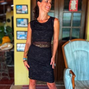 Vestido de renda preto com destalhe dourado – Paula Melo – tam M