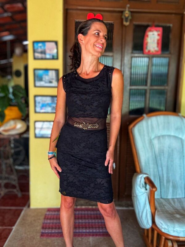 Vestido de renda preto com destalhe dourado - Paula Melo - tam M