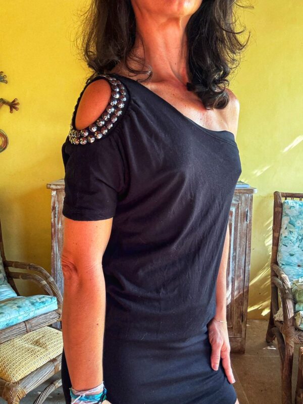 Vestido preto um ombro e detalhe prateado - tam P - Image 3