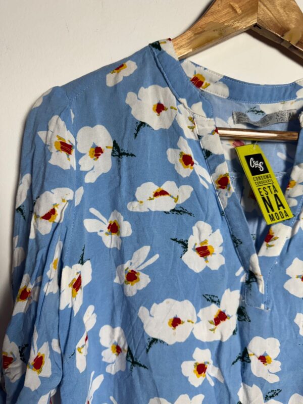 Blusa floral azul claro com mangas 3/4 - Open Up - tam M - Image 4