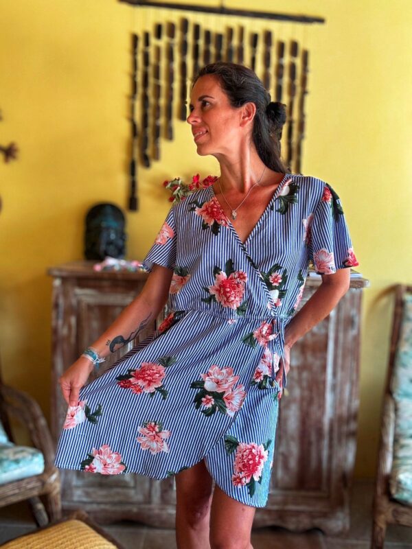 Vestido transpassado listrado azul e flores - Speed Control - tam G