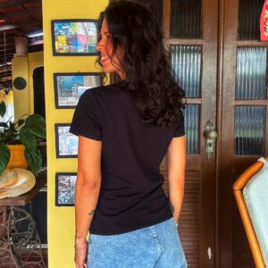 Camisa preta com detalhe vazado – tam P