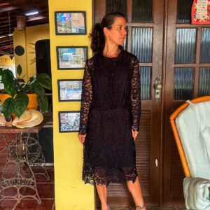 Vestido preto + Sobreposição de renda – La Maria – tam M