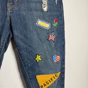 Calça jeans com patches divertidos  – Levi’s – tam 38