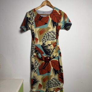 Vestido estampado com cinto – tam M