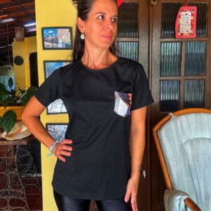 Camiseta preta com bolso estampado – Rainha dos Tubinhos – tam G