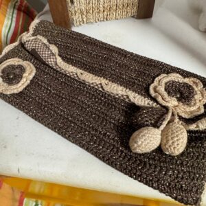 Bolsa marrom de crochê