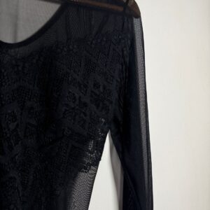Body preto com transparência e detalhes de renda – tam M