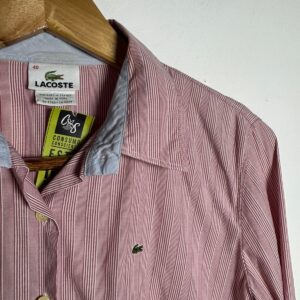 Camisa social listrada vermelha e branca – Lacoste – tam 40