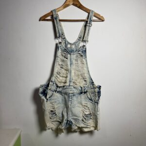 Macacão / Jardineira jeans rasgado destroyed – tam P