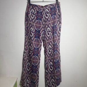 Calça estampada lilás e roxa – Dzarm – tam 38