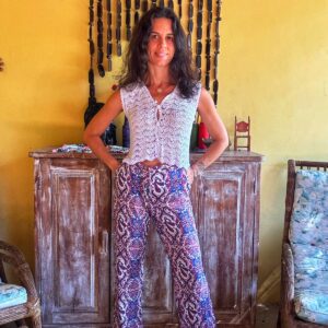 Calça estampada lilás e roxa – Dzarm – tam 38