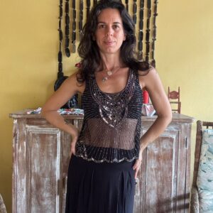 Blusa preta com miçangas e paetês – Just Be – tam P