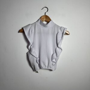 Cropped branco com babados e gola alta – Deana – tam M