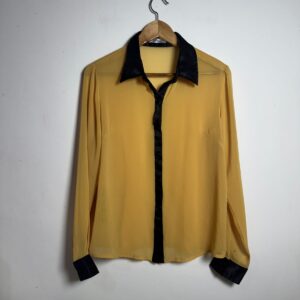 Camisa manga comprida mostarda detalhes pretos e transparencia – Camerata – tam G