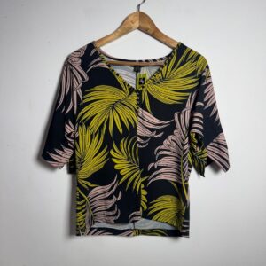 Camisa preta com estampa de folhas - Tam GG