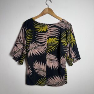 Camisa preta com estampa de folhas – Tam GG