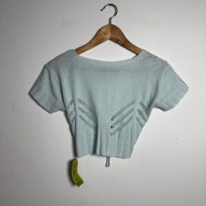 Cardigã cropped azul bebê de tricô – tam P