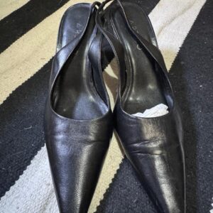 Scarpin clássico de couro preto – Arezzo – tam 37