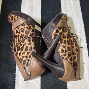 Bota de salto animal print de couro – Arpel – tam 38