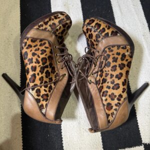 Bota de salto animal print de couro – Arpel – tam 38