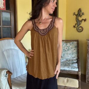 Blusa regata marrom com miçangas – Forever 21 – tam M