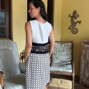Vestido branco com renda e estampa – tam 40