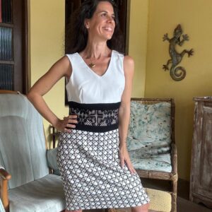 Vestido branco com renda e estampa – tam 40