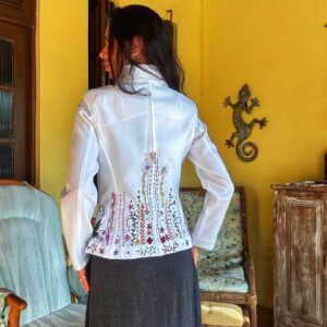 Camisa / blazer branca com bordados – Alice Tapajós – tam 38