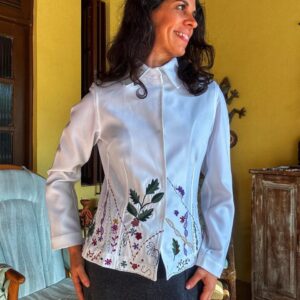 Camisa / blazer branca com bordados – Alice Tapajós – tam 38