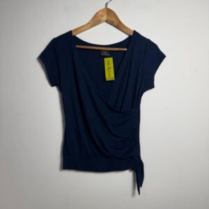 Blusa transpassada com nó lateral azul marinho – Vestire – tam P / M