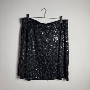 Saia Preta Paetês Florais – tam 54