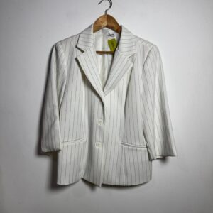 Blazer branco com listras pretas – Drama – tam 46