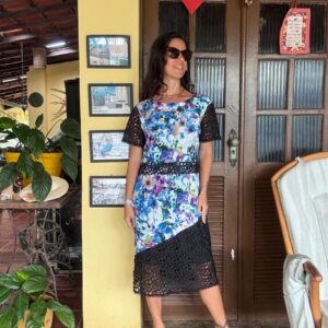 Vestido floral azul com renda preta – Ellen Brook – tam 42