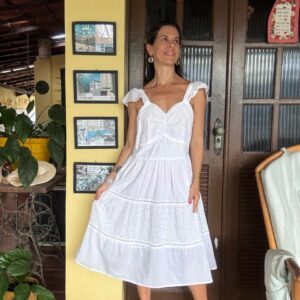 Vestido Midi branco com bordado – Paras Indias – tam M