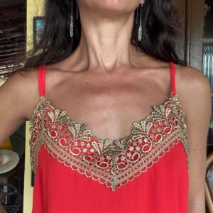 Regata Slip Vermelha com Renda Dourada – tam M