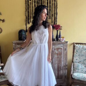 Vestido midi branco com bordado floral – Richards – tam 38