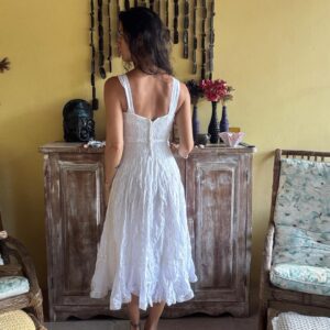 Vestido branco com rendas e alças largas – tam P