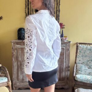 Camisa manga comprida / blazer acinturado branco com bordados – Guilherme Gontijo – tam P