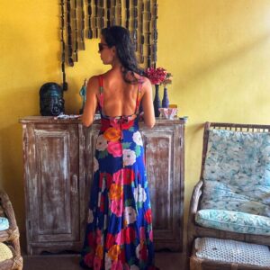 Vestido longo azul com estampa floral vibrante – Zarah – tam P